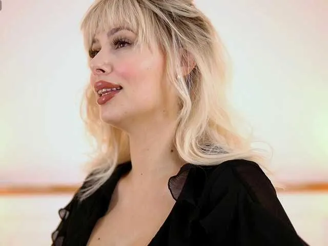 Freechat AdelineKing on BongaCams