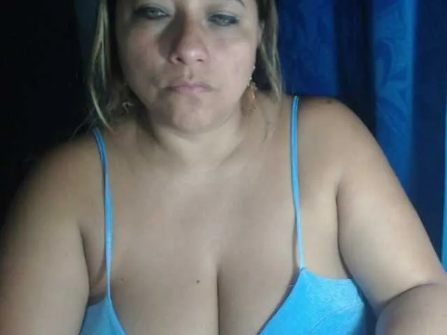 Offline adrianamilf44 on BongaCams