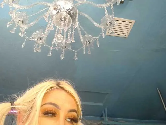 Offline adrianna_fox on BongaCams