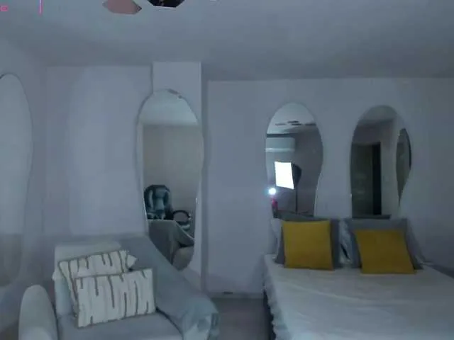 Offline AlessaRomero on BongaCams