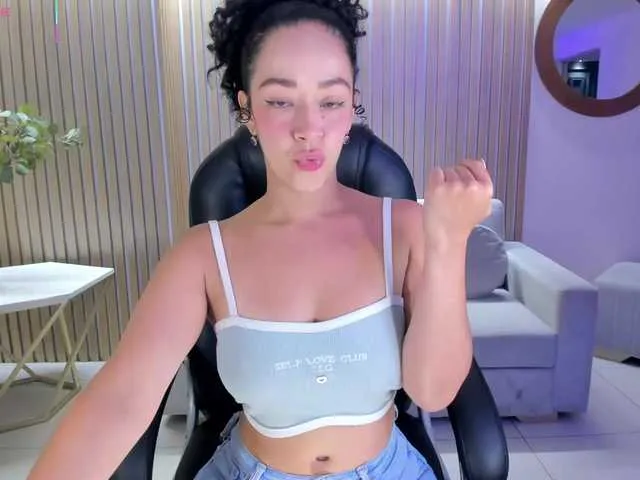 Offline AlessaRomero on BongaCams