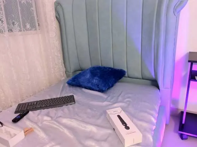 Offline AlexaFoxy18 on BongaCams