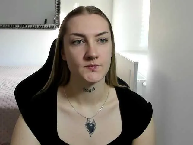 Offline AlexaKisses on BongaCams