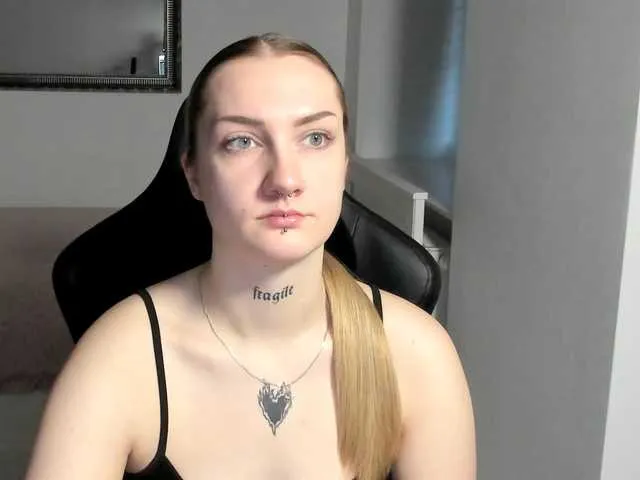 Offline AlexaKisses on BongaCams