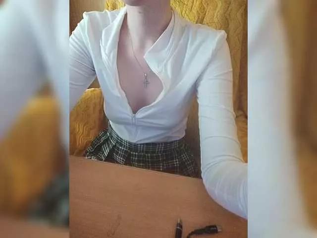 Alexi12 from BongaCams