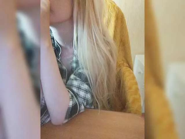 Alexi12 from BongaCams