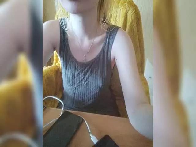 Alexi12 from BongaCams