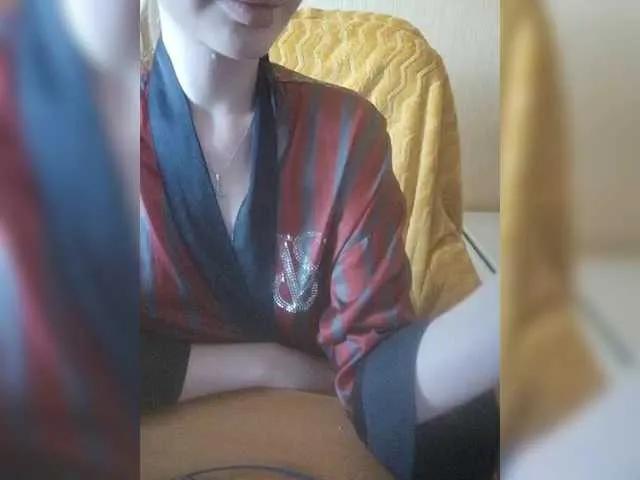 Alexi12 from BongaCams