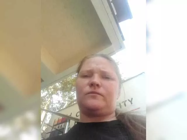 Offline AliceLaKatana on BongaCams