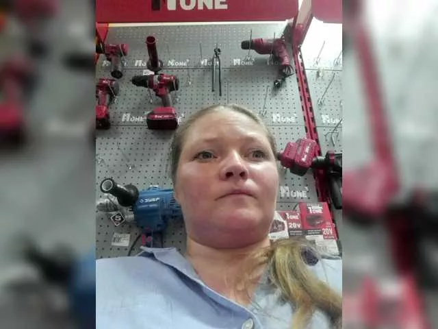 Offline AliceLaKatana on BongaCams