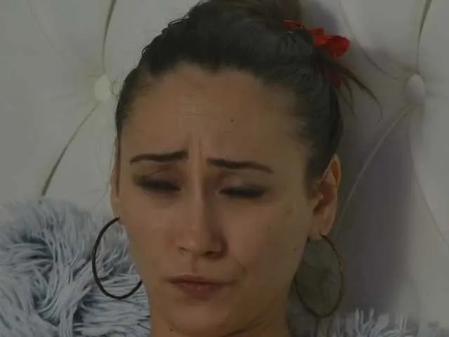 Offline AliceMunro on BongaCams