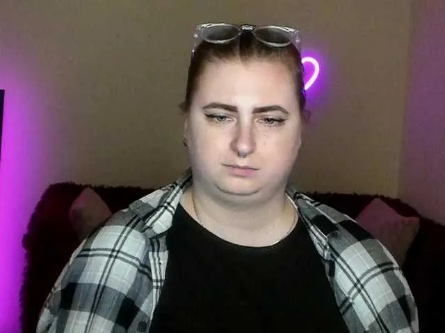 Offline Aliciaredluv on BongaCams