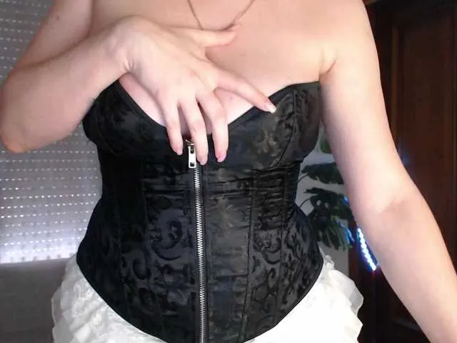 Offline Alina-Lovely on BongaCams