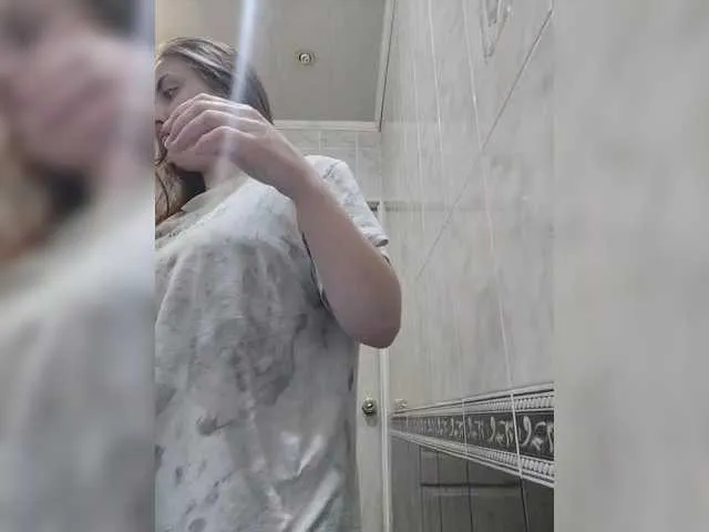 Freechat AlinaLili on BongaCams