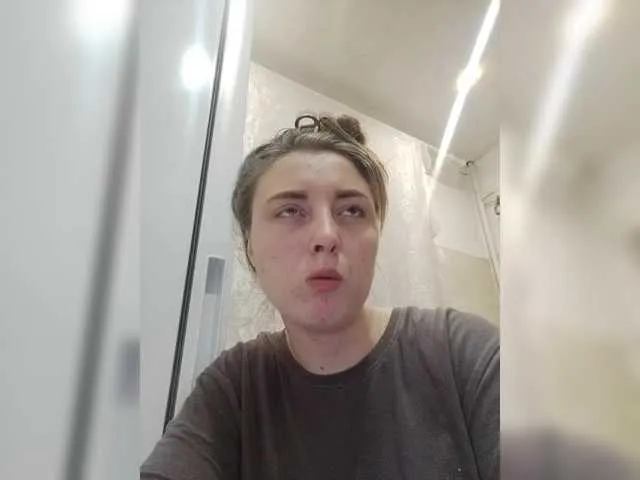 Freechat AlinaLili on BongaCams