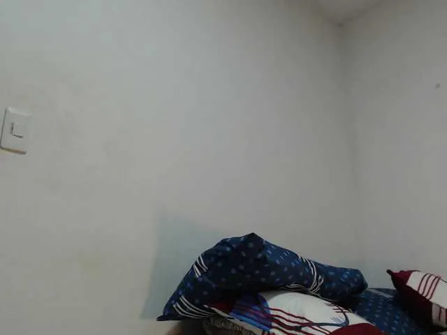 Offline AlinaWoolf on BongaCams