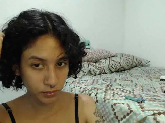 Offline AlinaWoolf on BongaCams