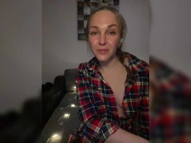 Offline Alisasqrl on BongaCams