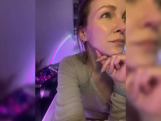 Offline Alisasqrl on BongaCams