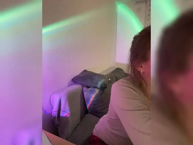 Offline Alisasqrl on BongaCams