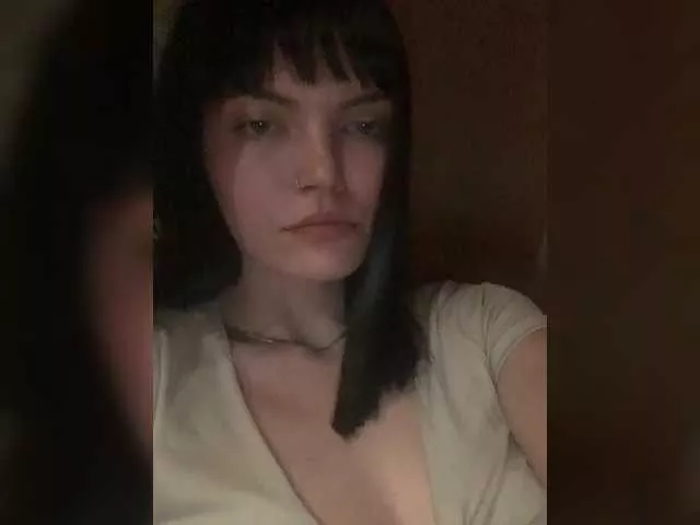 Offline alisonriot on BongaCams