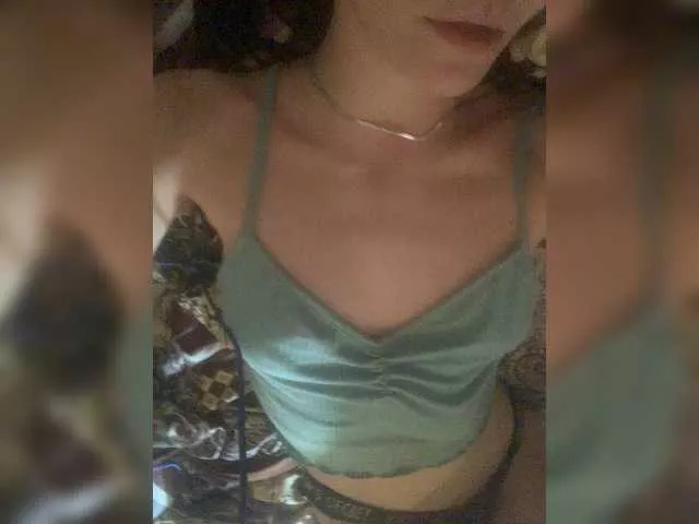 Offline alisonriot on BongaCams