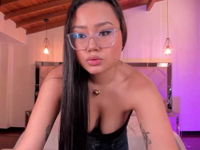 Freechat AmberLewis on BongaCams