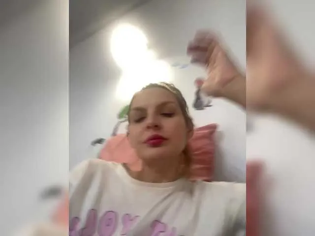 Offline ameliex69 on BongaCams