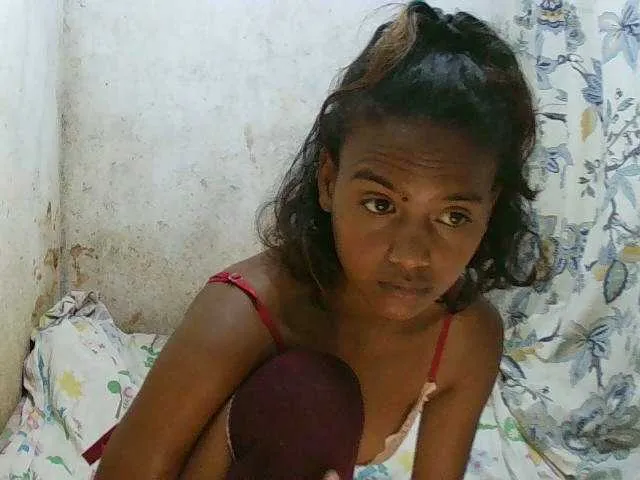 Offline Amelliiah on BongaCams