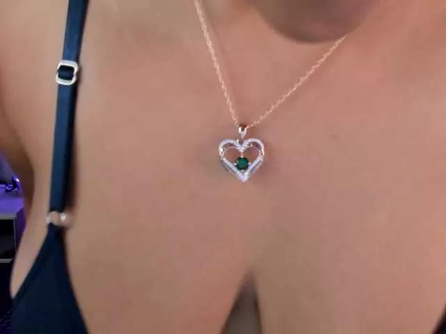 AnahiJones from BongaCams