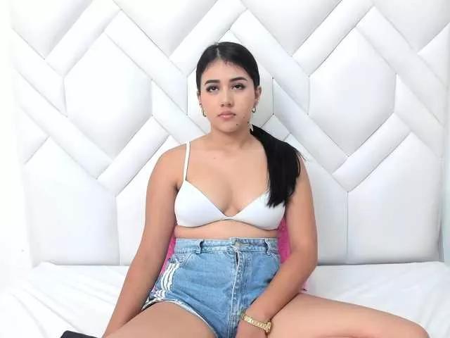 Analiaa18 from BongaCams
