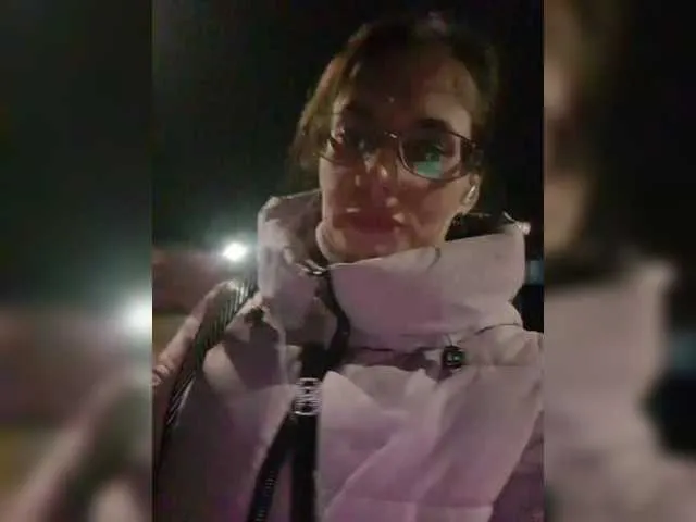 analiMilana — I like it when people look at me