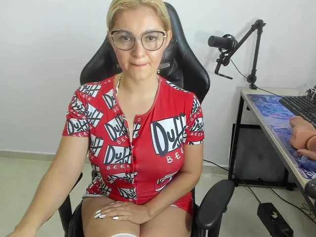 Offline Andylovense on BongaCams