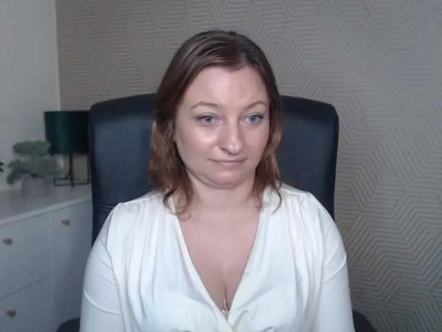 Offline angelaLove13 on BongaCams