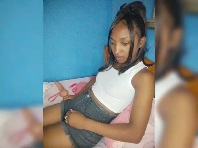 Offline Annais19 on BongaCams