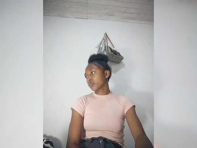 Offline Annais19 on BongaCams