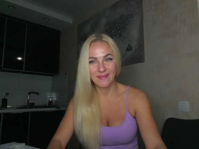 Offline annamari1563 on BongaCams