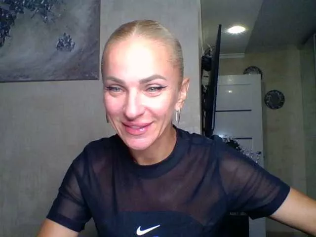 Offline annamari1563 on BongaCams