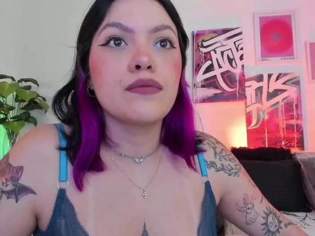 Anniehuntterss from BongaCams