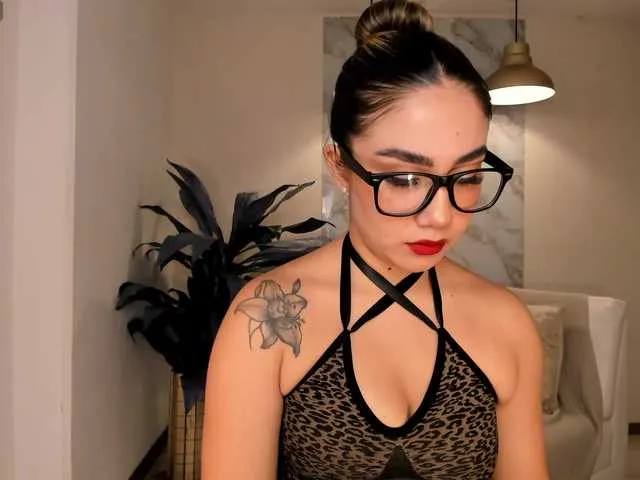 Offline AnnieMonroe1 on BongaCams