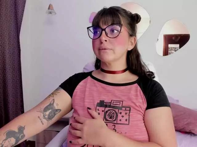 Anniie from BongaCams