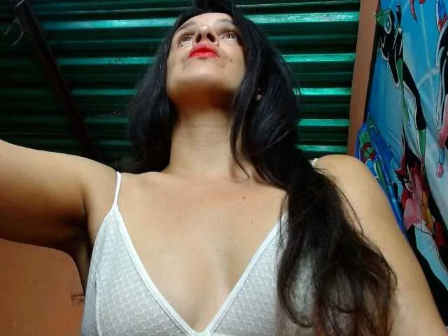 Offline annyluna on BongaCams