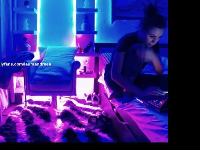 Offline Antoniagold on BongaCams