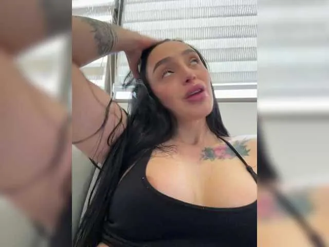 Offline AprilRosse on BongaCams