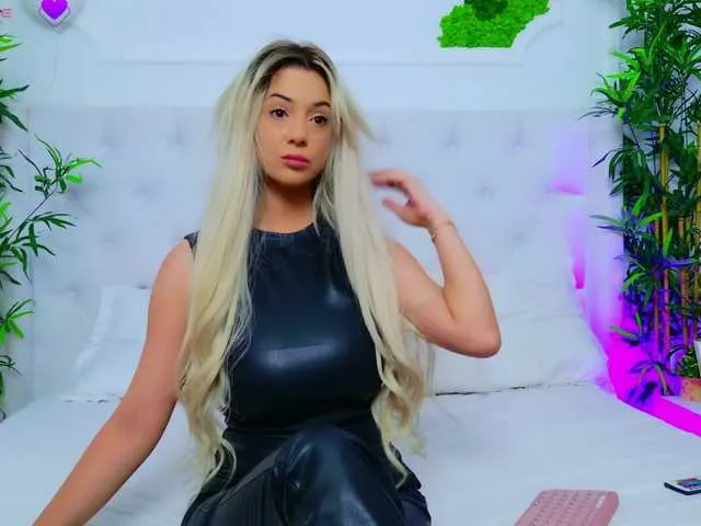 Offline AriannaSins on BongaCams