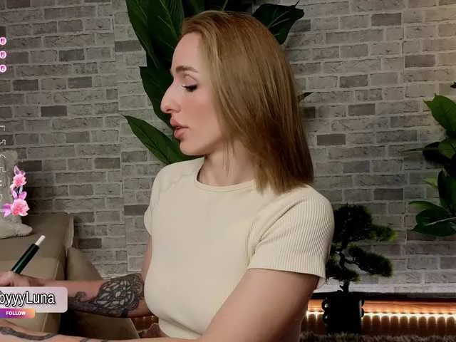Freechat babyyyluna on BongaCams