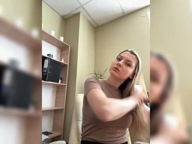 BeccaJoy — Intelligence, charisma, sense of humor. I am crazy about guys in shirts