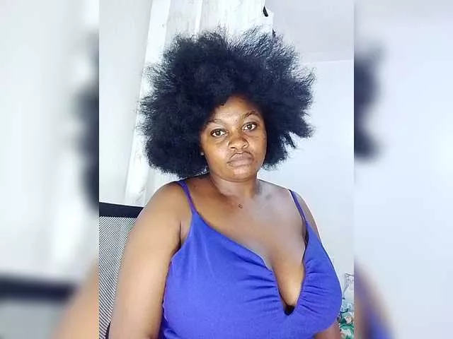 Offline bigtitsqueen33 on BongaCams