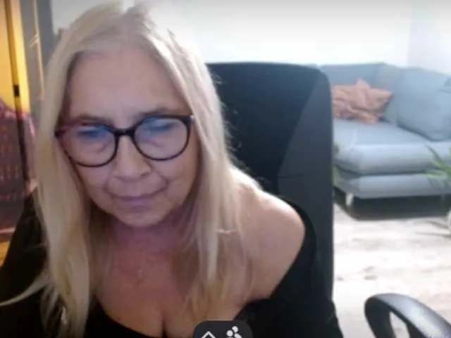 BlondeSofia's avatar