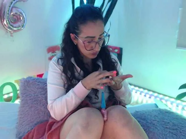 Offline bomboncita288 on BongaCams